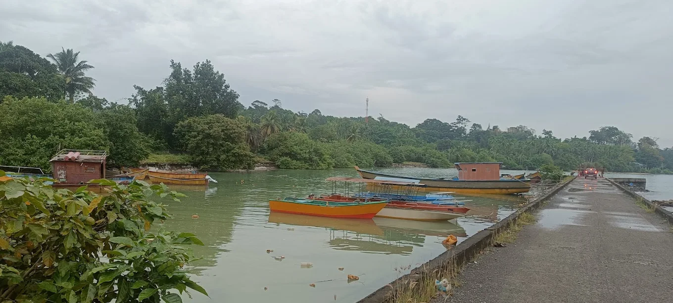 Take the Scenic Boat from Wandoor